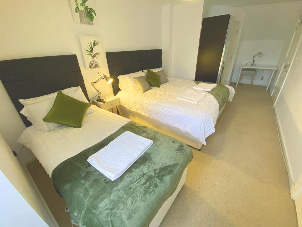 Walsall Group Accommodation Bagian luar foto