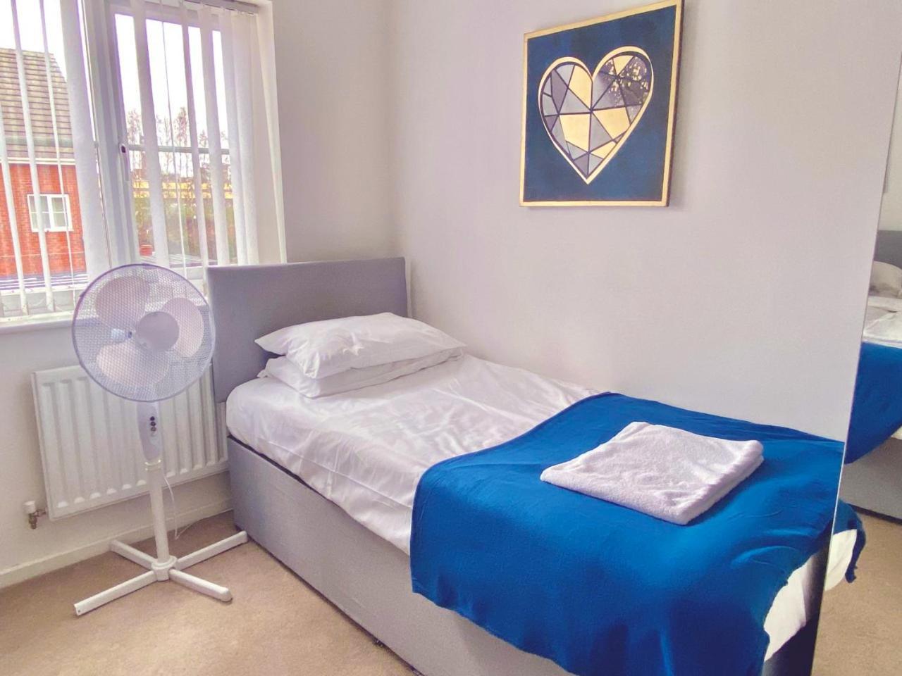 Walsall Group Accommodation Bagian luar foto