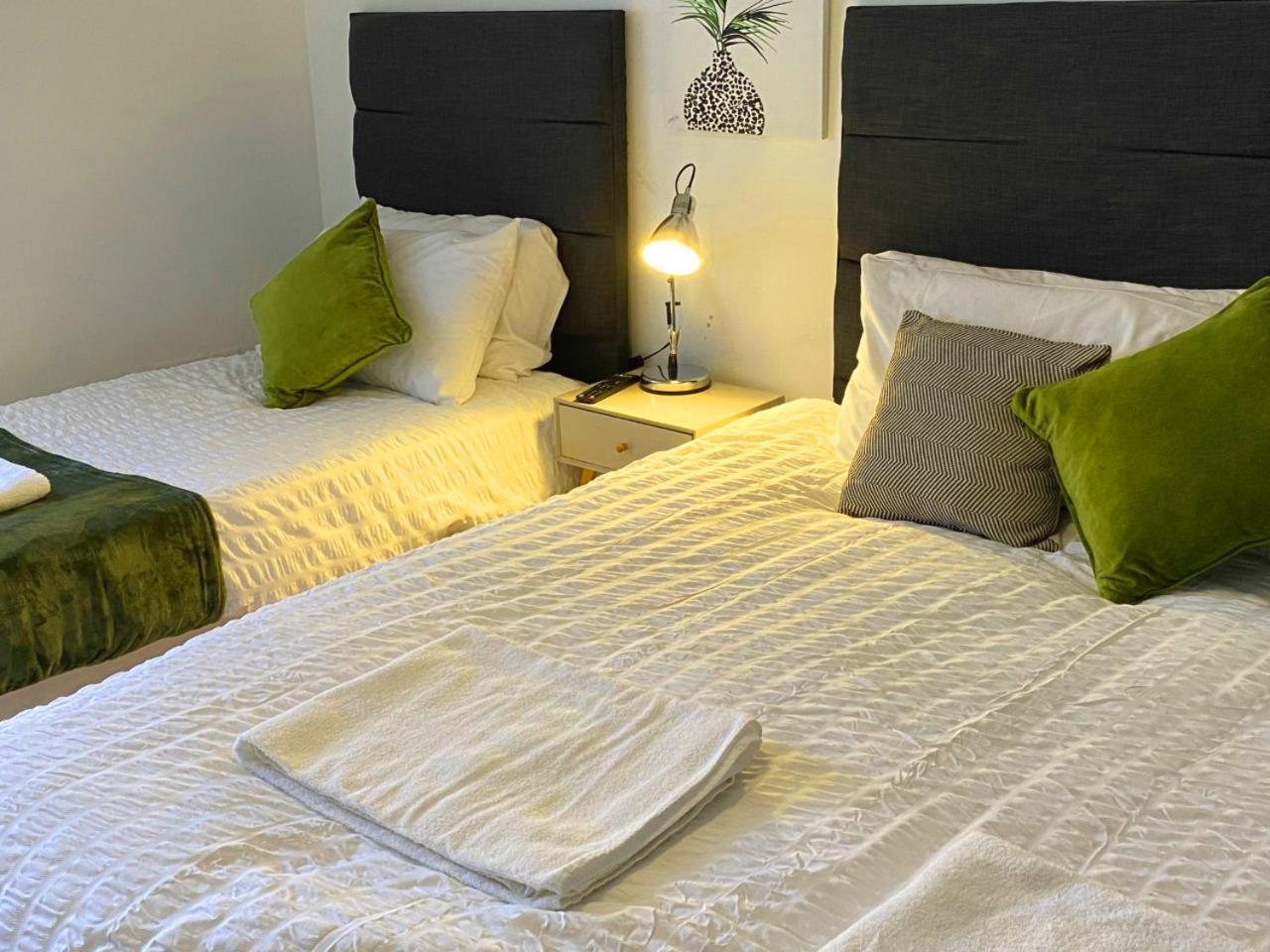 Walsall Group Accommodation Bagian luar foto