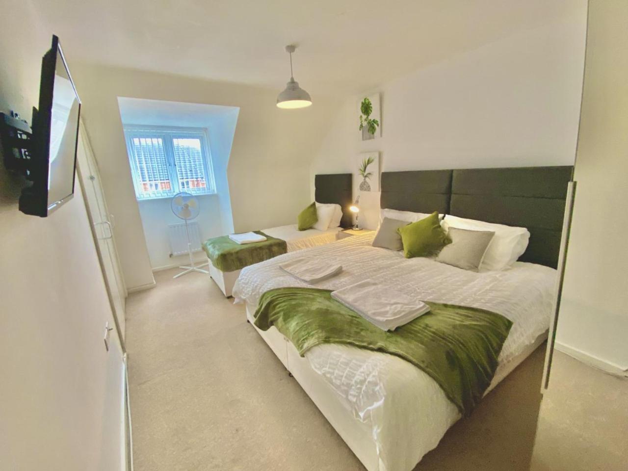 Walsall Group Accommodation Bagian luar foto