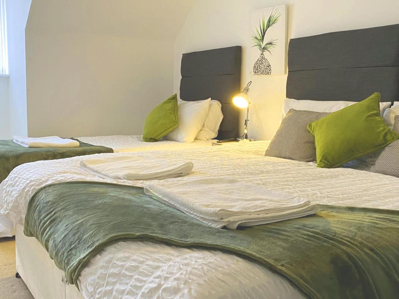 Walsall Group Accommodation Bagian luar foto