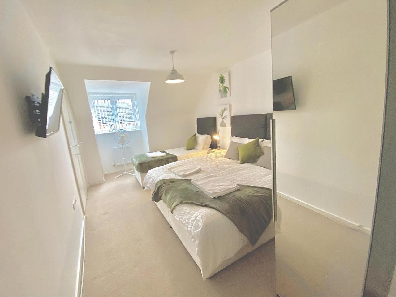 Walsall Group Accommodation Bagian luar foto