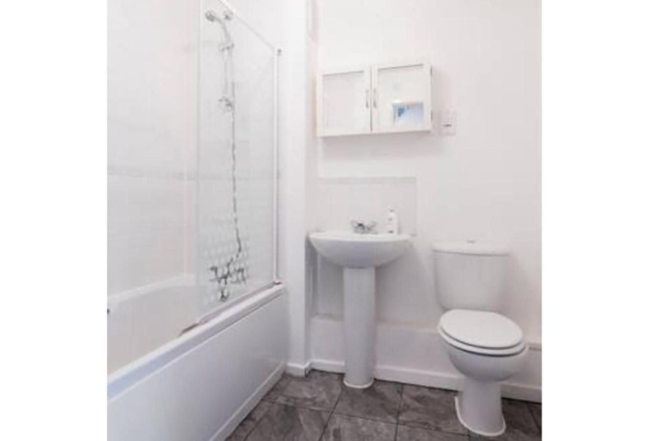 Walsall Group Accommodation Bagian luar foto