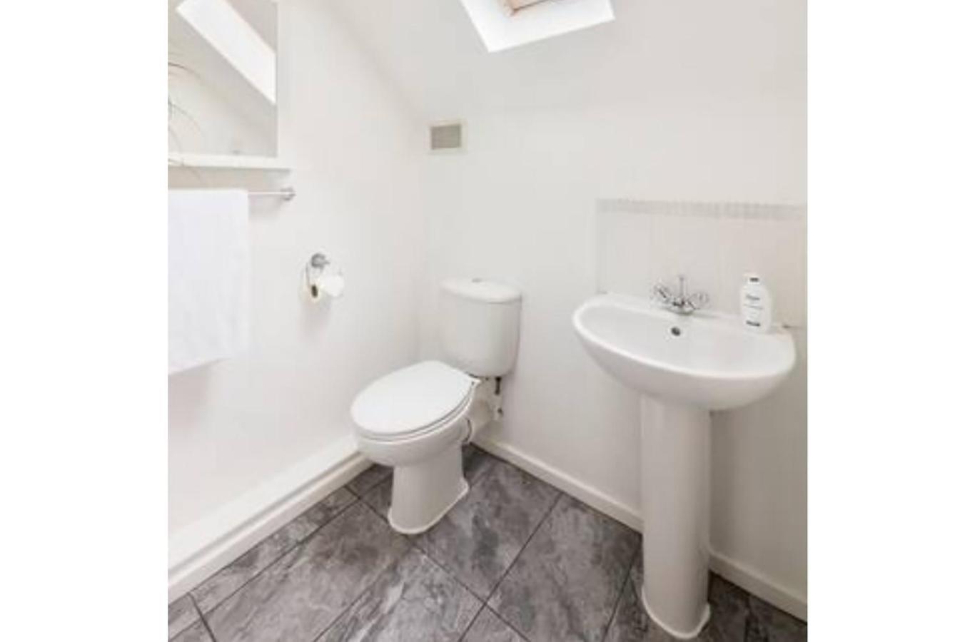 Walsall Group Accommodation Bagian luar foto